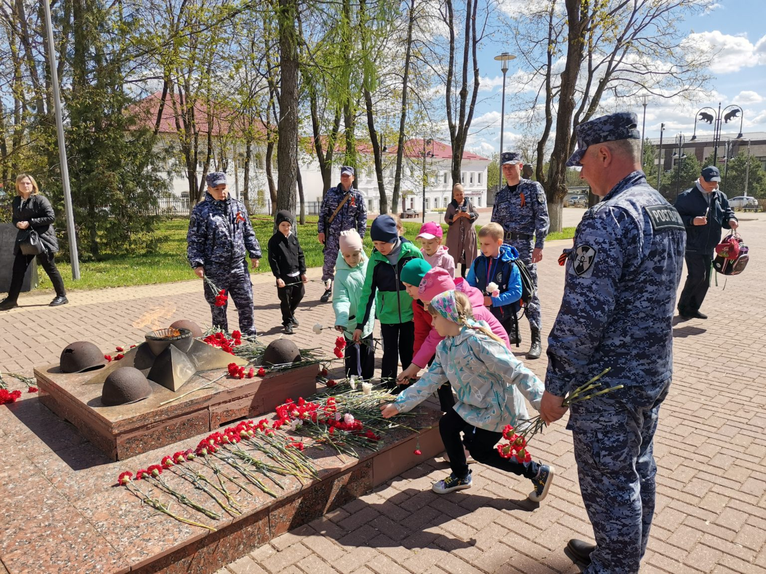 Жители пострадавшей в ходе боев Воеводовки, несмотря на трудности, ждут Дня Победы