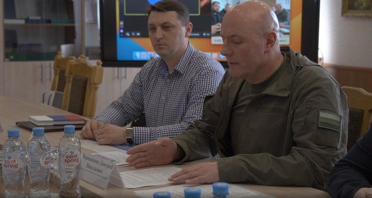 Дмитрий Чернышенко сообщил, что военным можно бесплатно отправлять посылки весом до 10 кг