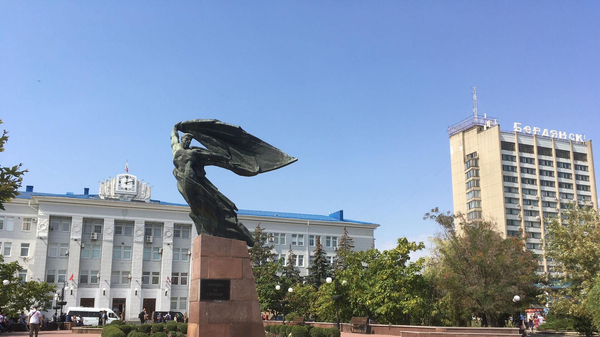В Бердянске принимают жителей прифронтовой зоны Запорожской области