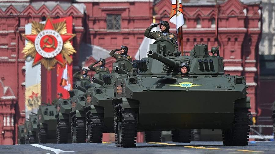 По Красной площади проехала военная техника