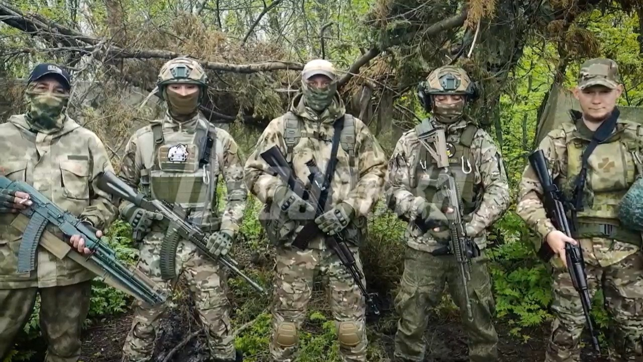 Сражающиеся на передовой бойцы поздравили всех с 78-й годовщиной окончания ВОВ