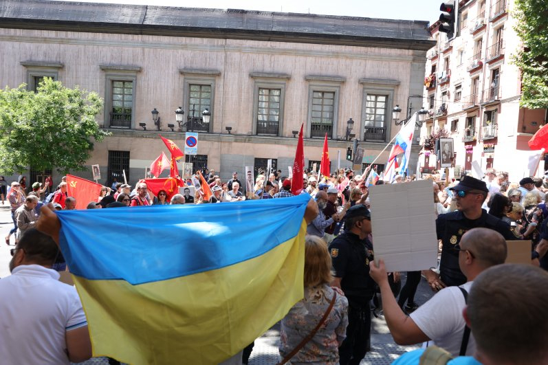 Беженцы с Украины пытались сорвать «Бессмертный полк» в Берлине