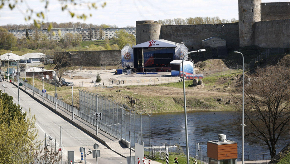 Концерт в честь Дня Победы в Ивангороде собрал большую аудиторию в соседней Нарве