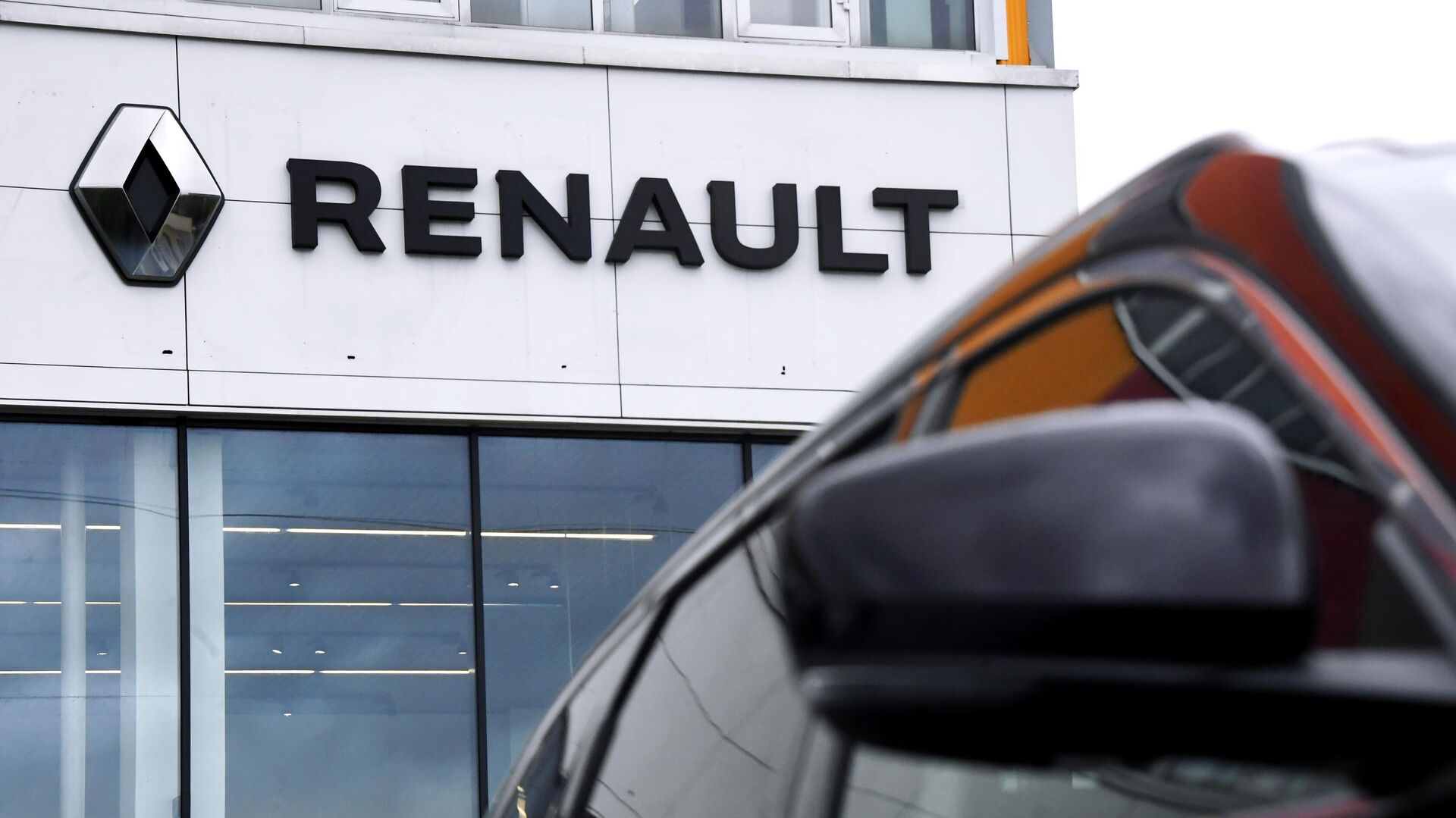 Дилеры РФ запрашивают компенсацию 8,5 млрд рублей от Renault