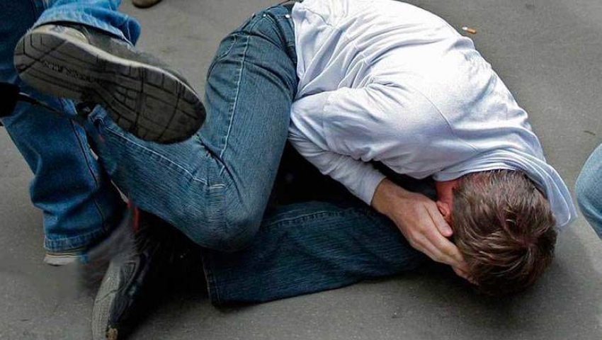 В Волгограде трое магазинных воров ногами и молотком избили мужчину