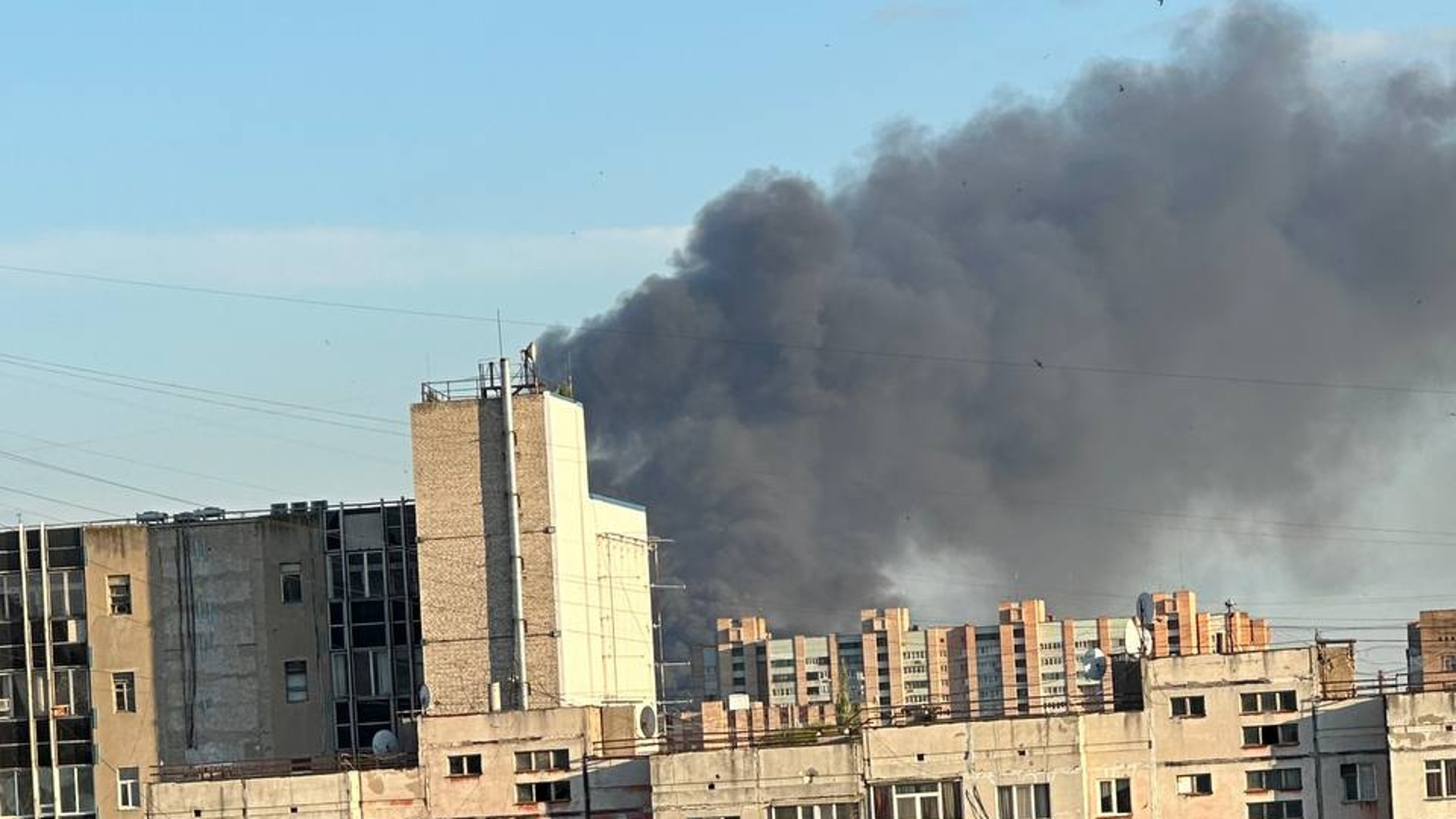 Readovka публикует кадры последствий удара ВСУ по Луганску 