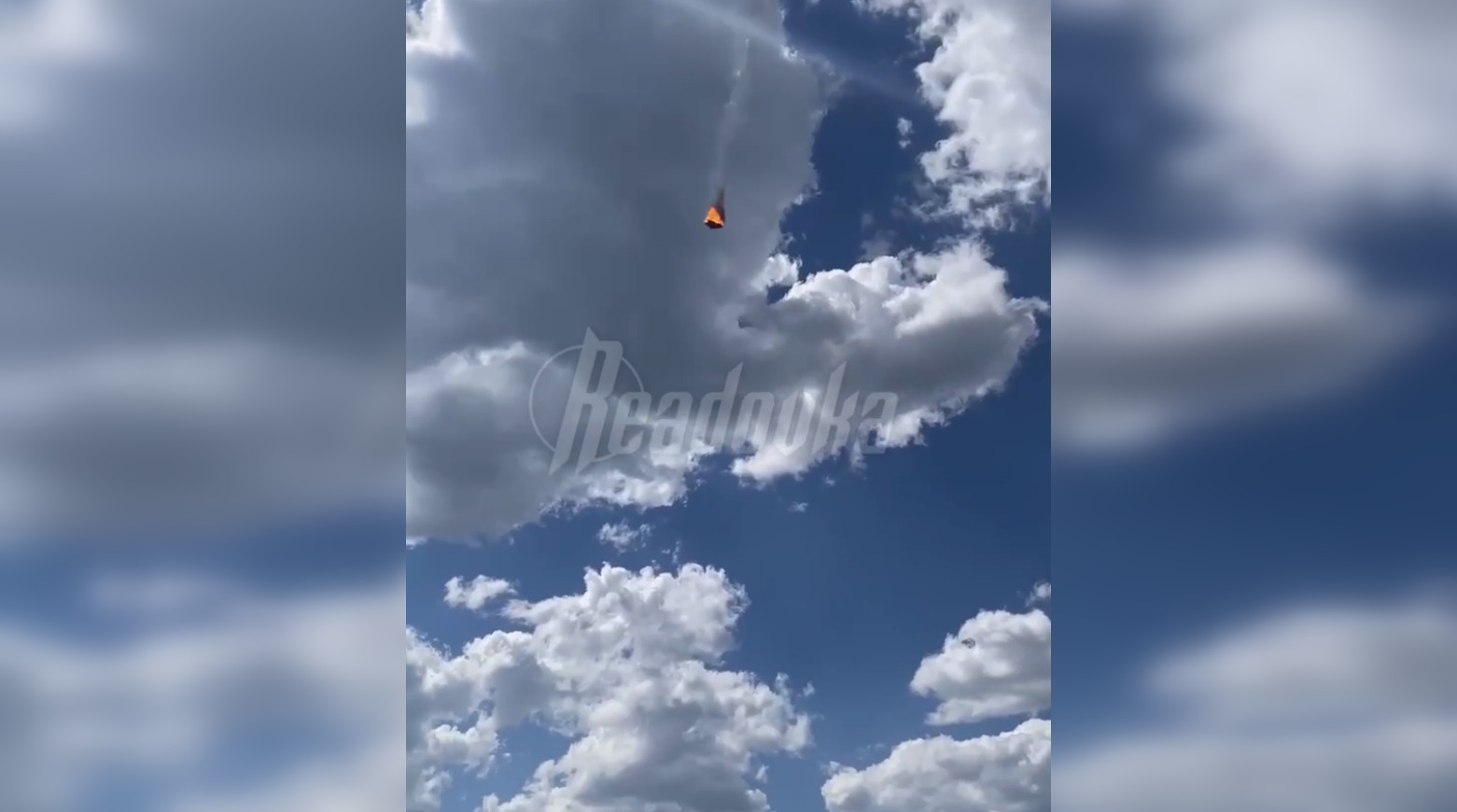 Поступают новые кадры падения вертолета Ми-8 в Брянской области