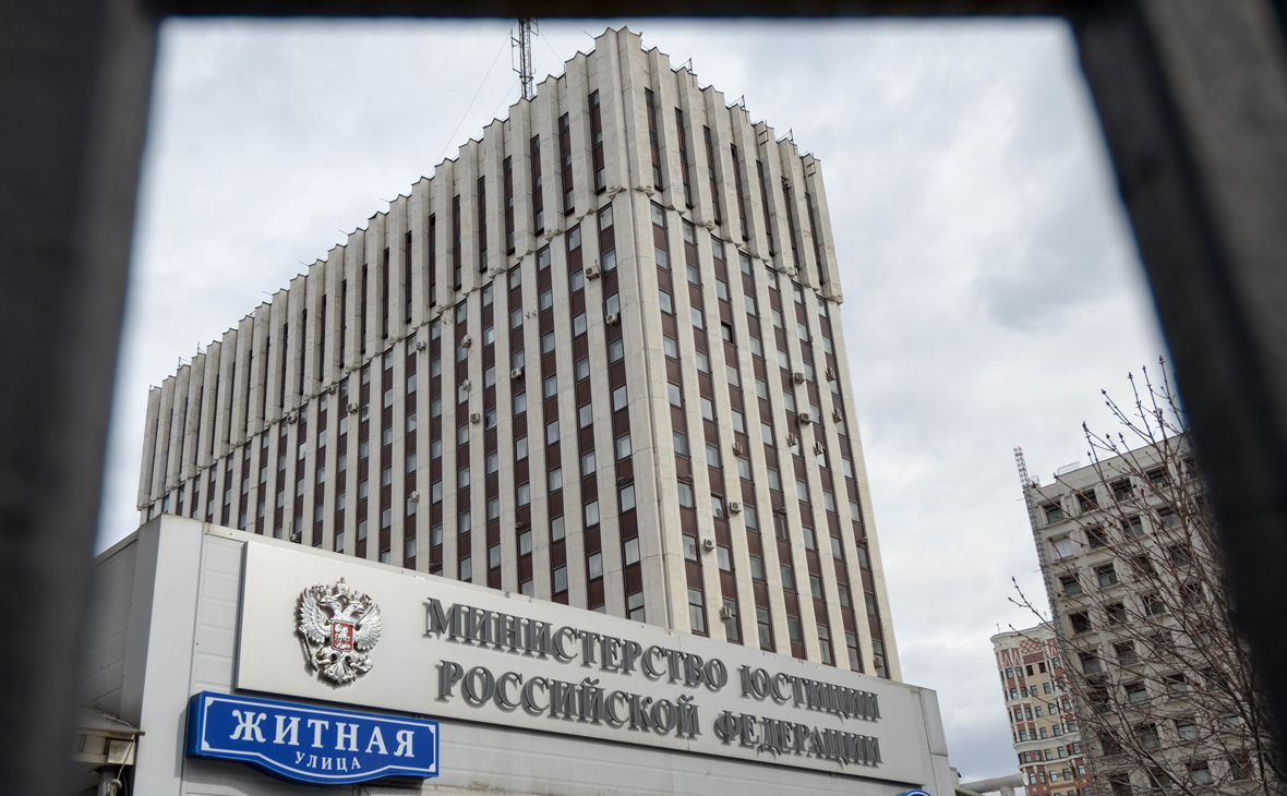 Слепаков и Варламов подали иски к Минюсту РФ с требованием снять с них статус иноагентов