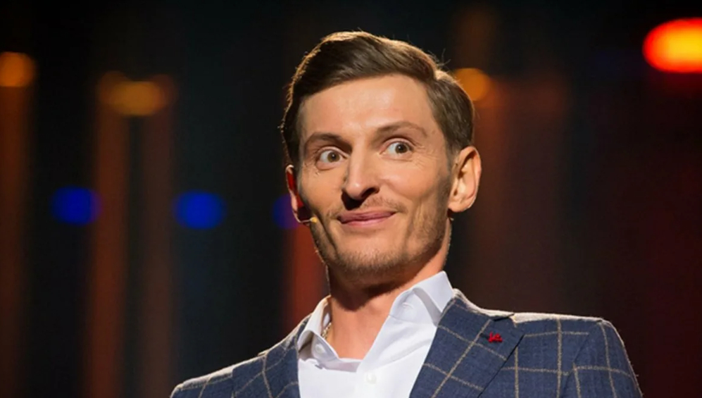 Комик Павел Воля впервые показал свои татуировки и объяснил их значение