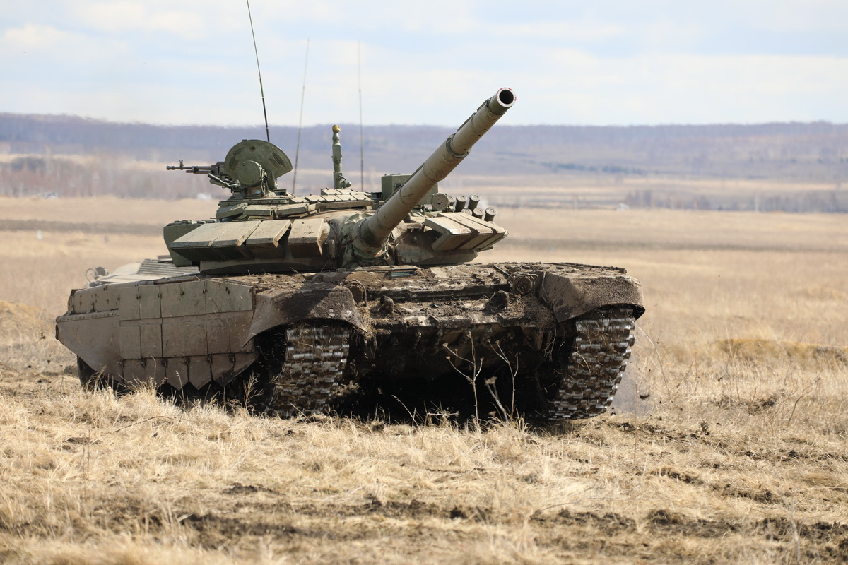 Российские военные 10 часов подряд отбивались от ВСУ, закрывшись в подбитом танке