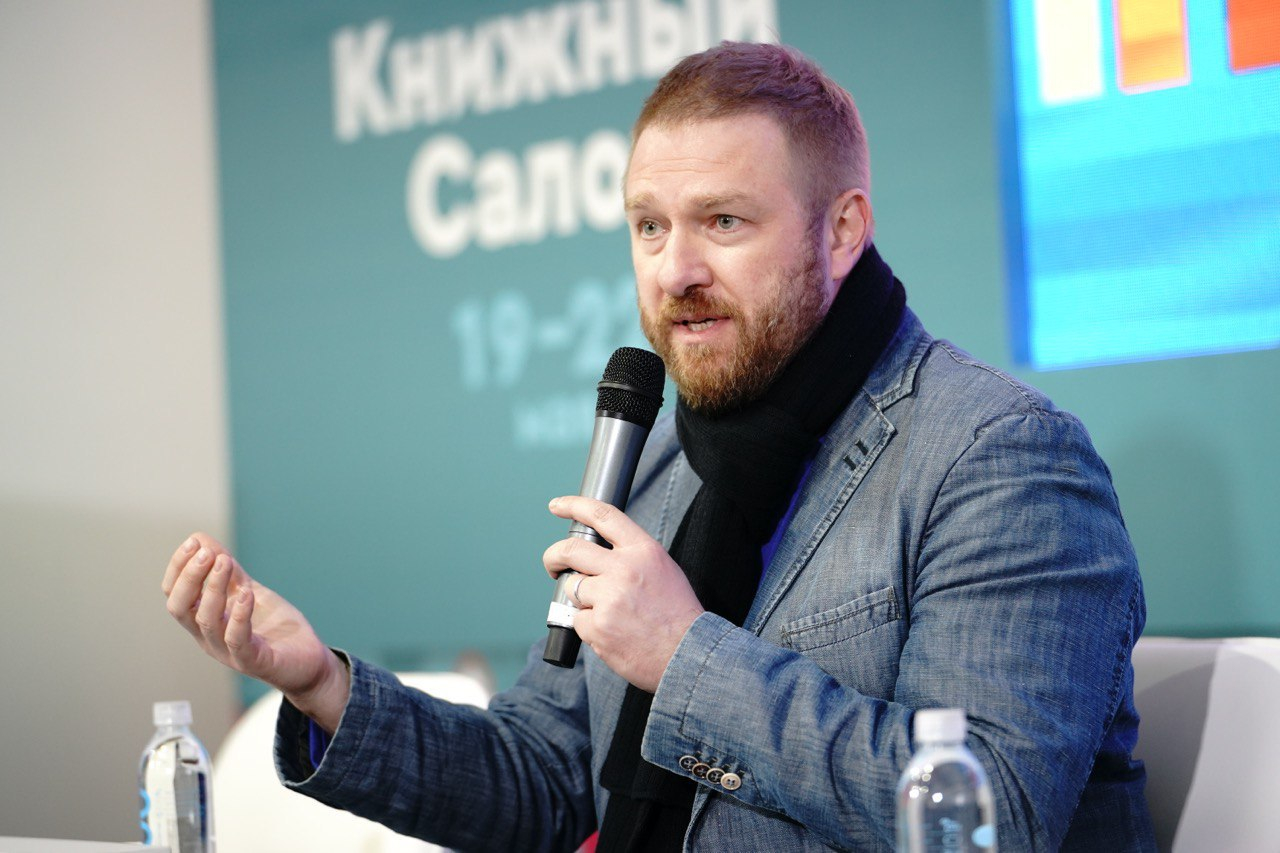 Александр Малькевич акцентирует внимание петербуржцев на творчестве поэтов и писателей о СВО