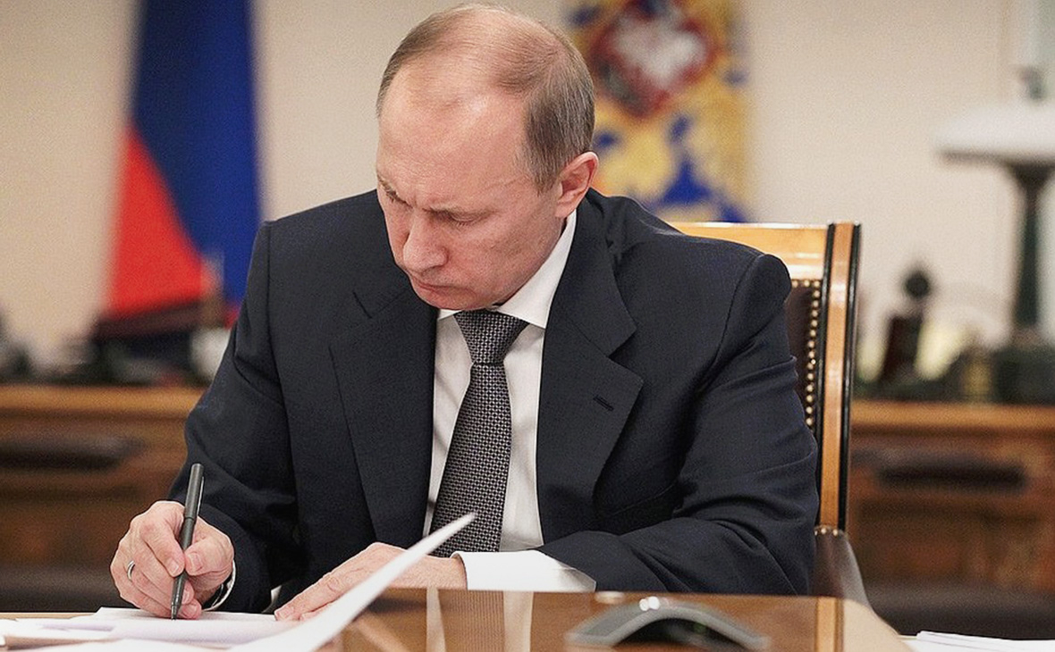 Путин присвоил 50 самоходному артиллерийскому полку почетное наименование гвардейский