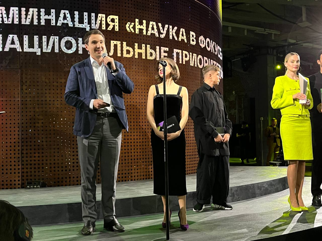 Награды получила часть финалистов Второй Национальной премии интернет-контента от ИРИ