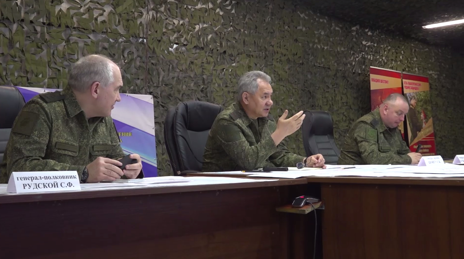 Шойгу посетил передовой пункт управления группировки войск «Восток» на Запорожском направлении