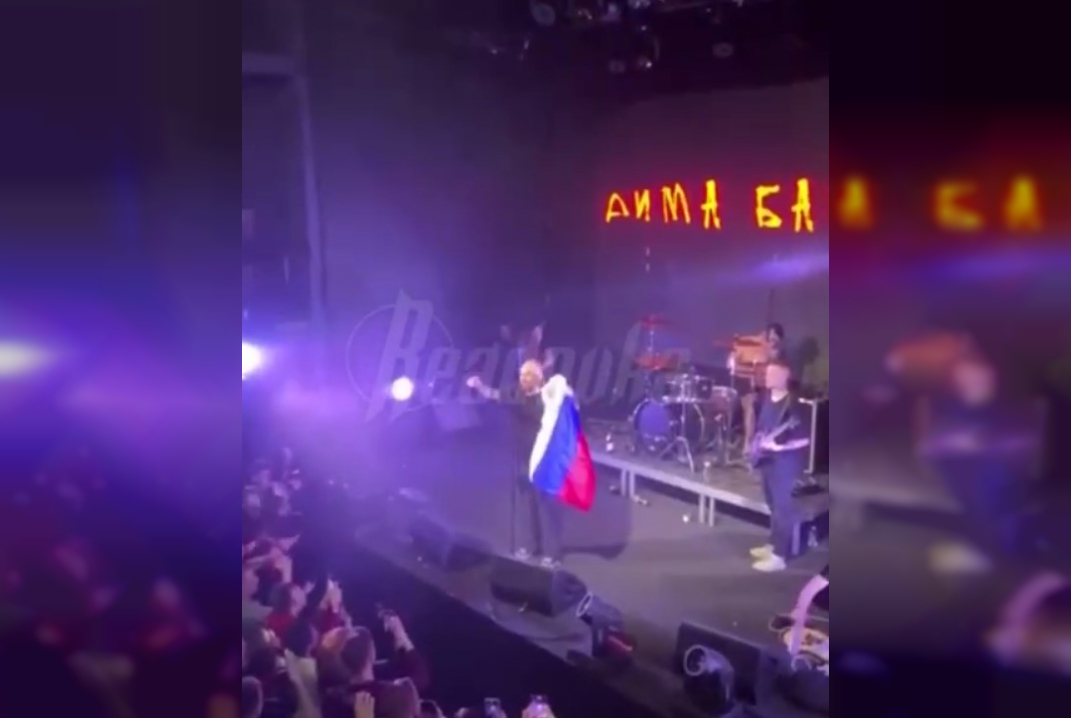 Охрана «Флакона» отобрала у рэпера Shokk флаг России на входе в клуб