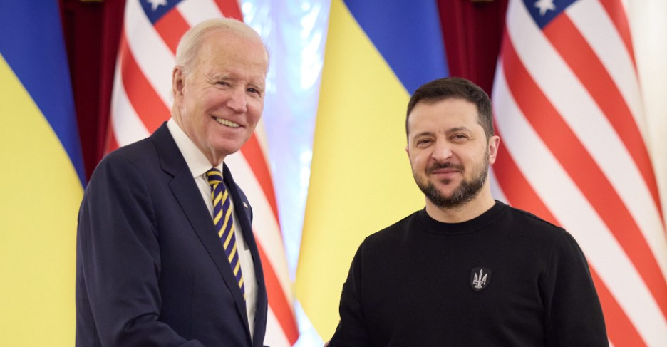 На фоне потери ВСУ Бахмута Байден объявил о новом пакете помощи Украине