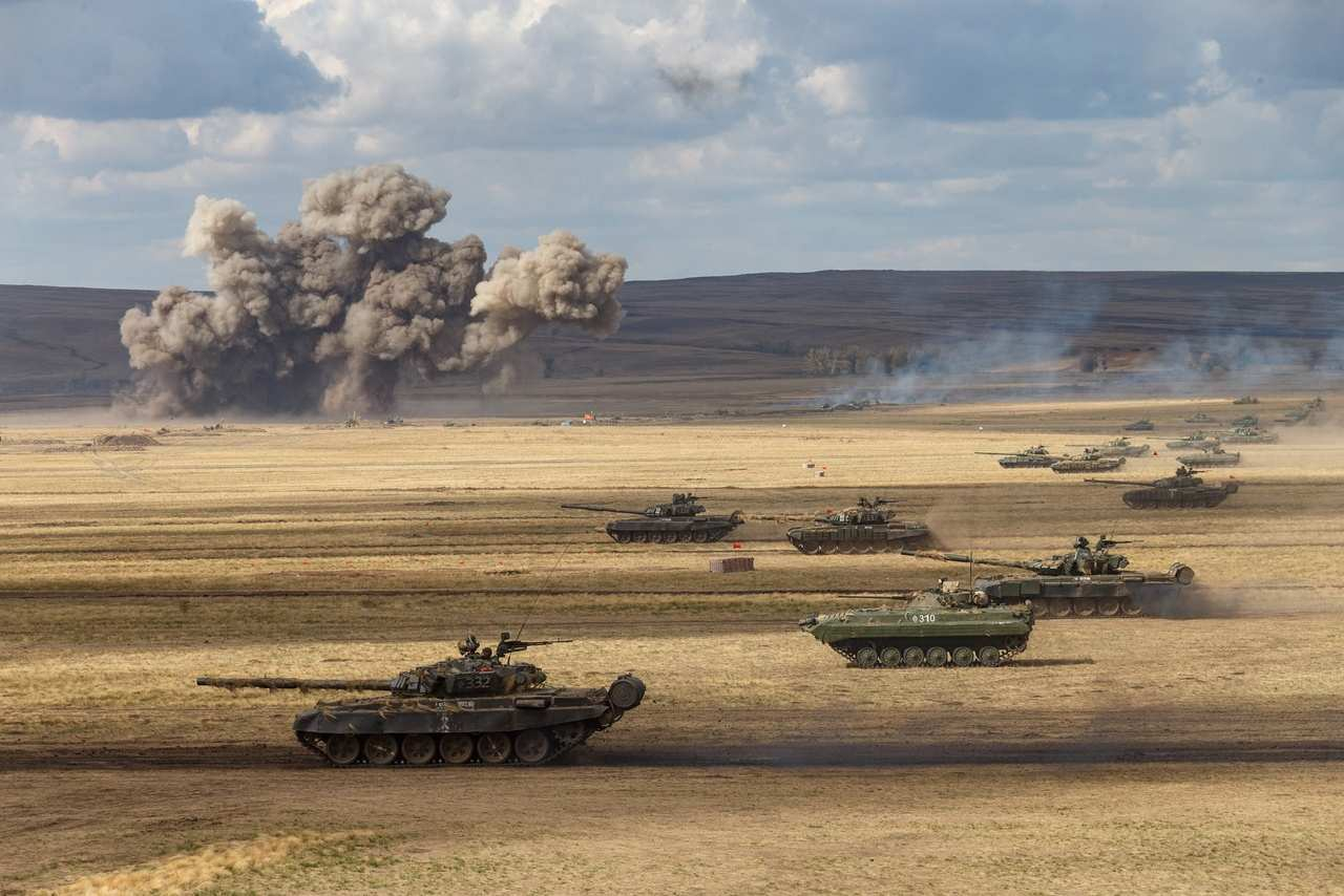 ВС РФ перебрасывают военную технику в сторону линии боевого соприкосновения в Херсонской области