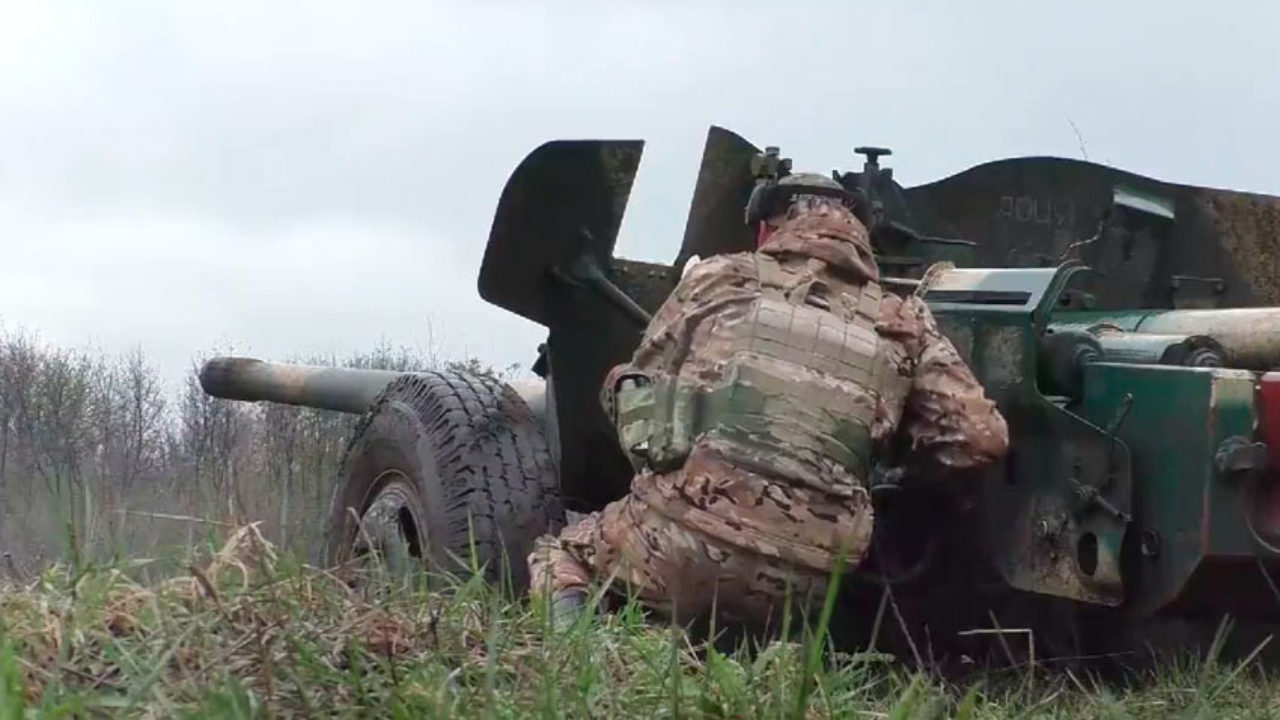 Российские военные продолжают уничтожать технику боевиков