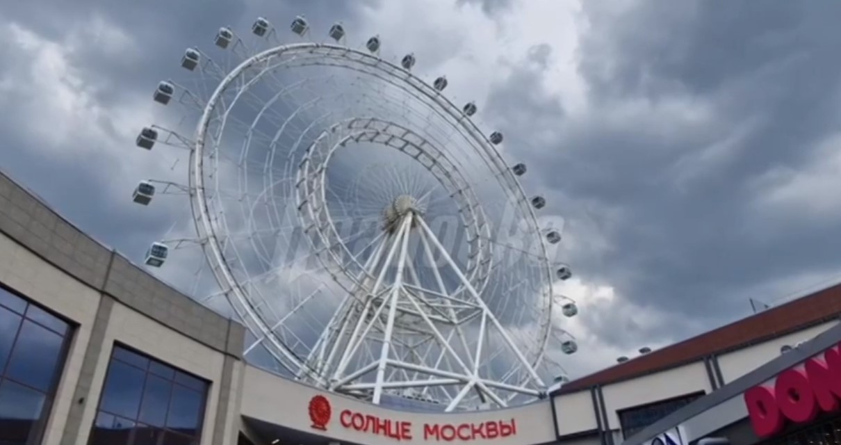На ВДНХ остановилось колесо обозрения «Солнце Москвы»