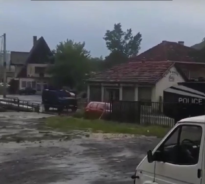 Конфликт в Косово нарастает — в Звечан направились силовики непризнанной республики