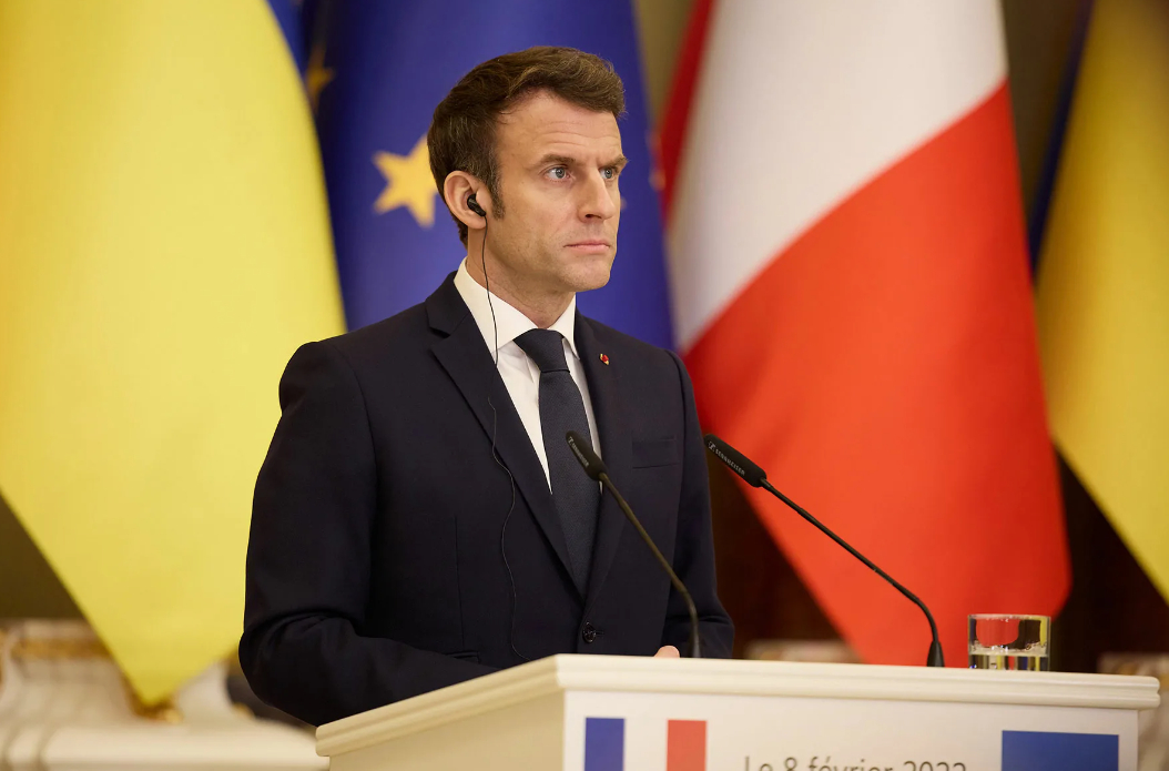 WSJ: Макрон предложил Зеленскому провести мирный саммит в Париже по украинскому конфликту