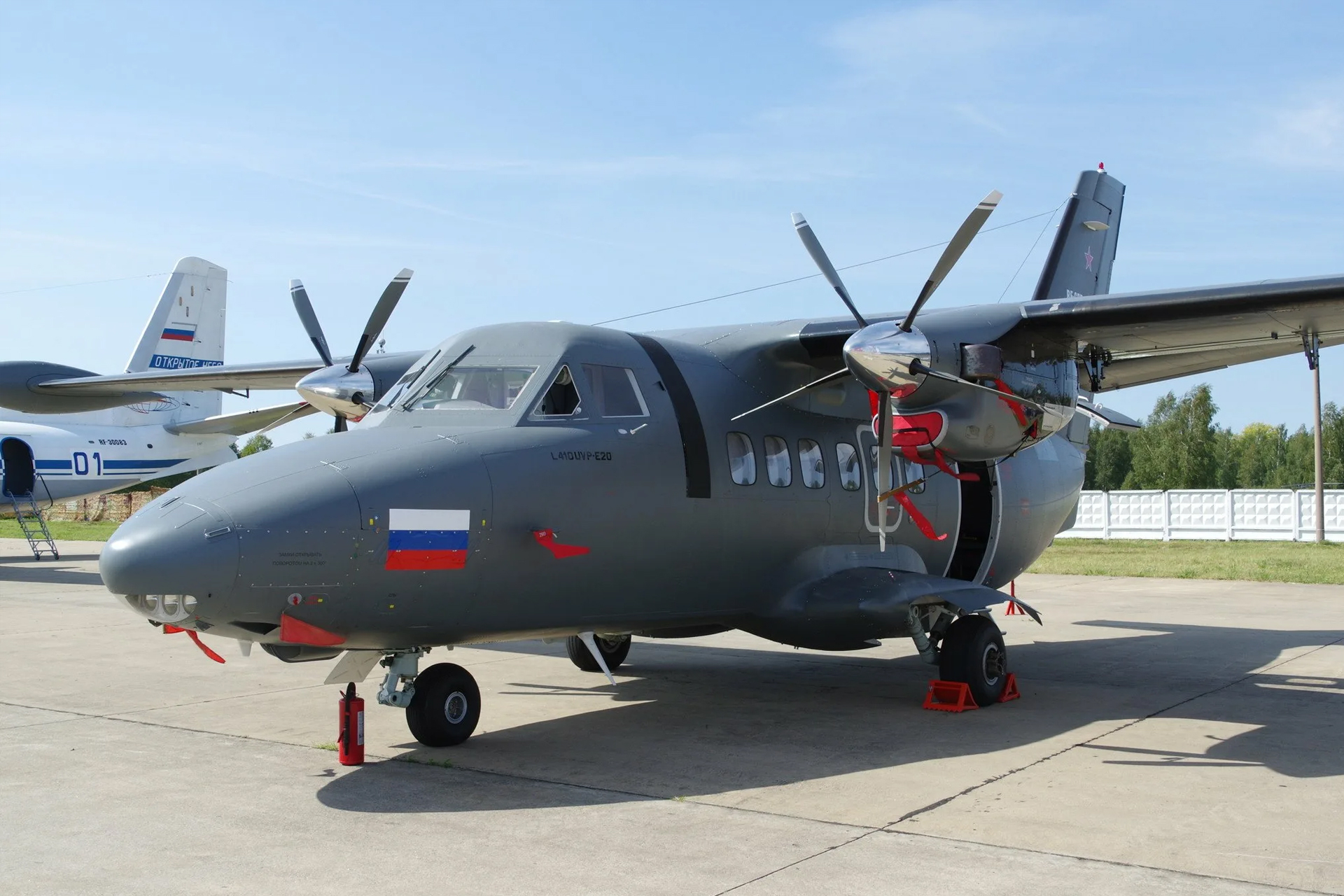 Российские авиаперевозчики сокращают полеты на L-410