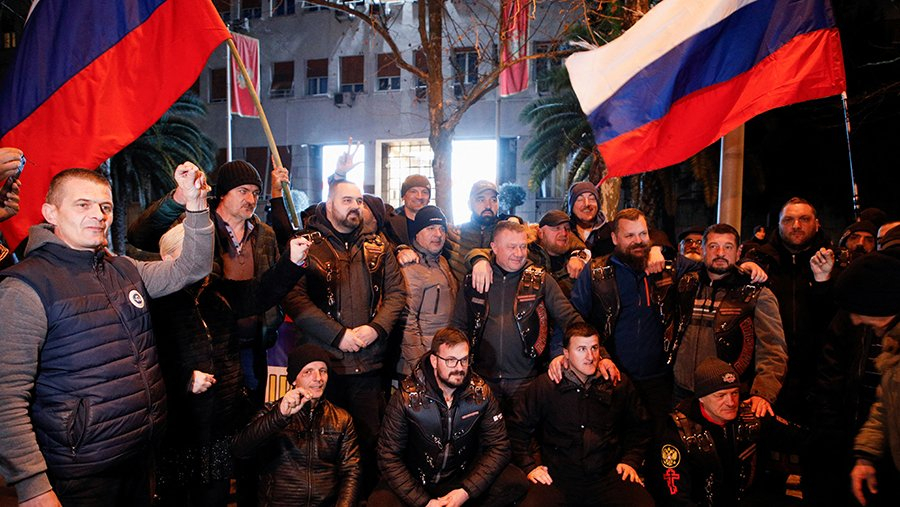 В Черногории второй день проходит митинг в поддержку сербов Косово