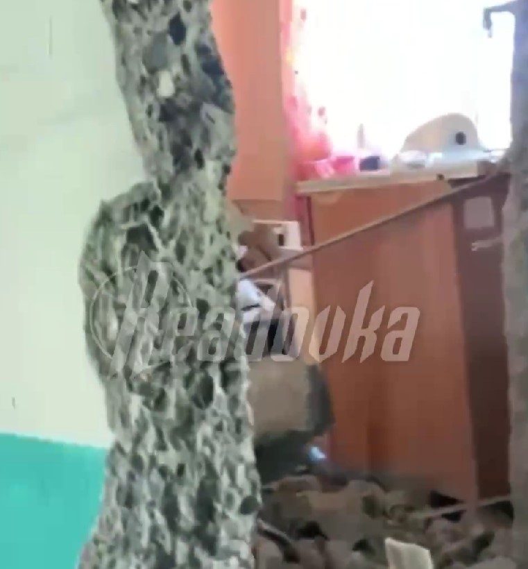 Опубликовали кадры пострадавшей от обстрела ВСУ пятиэтажки в Шебекино