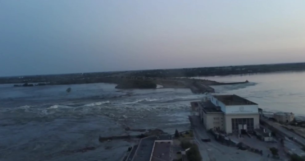 Обстановка в Херсоне: в город прибывает вода, пригород полностью затоплен