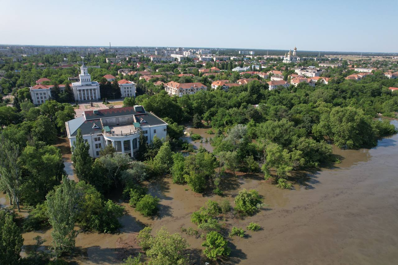 В районе Новой Каховки уровень воды поднялся уже на 10 метров