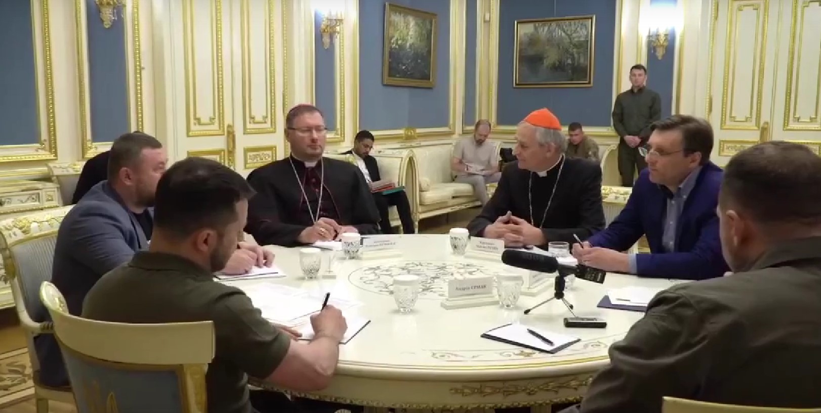 Зеленский отверг мирный план Ватикана