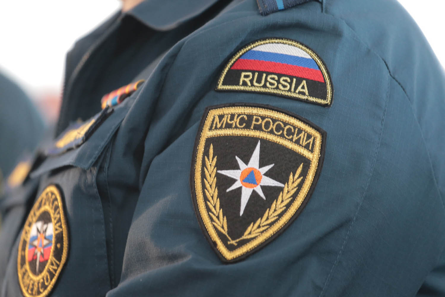 В Новой Каховке продолжают эвакуировать местных жителей — службы начали откачивать воду с улиц города