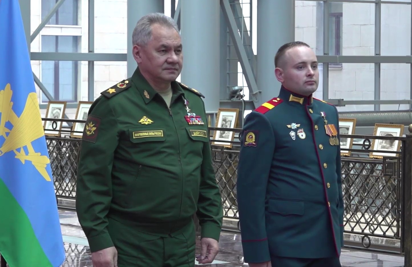 Шойгу вручил высшие награды участникам СВО, которые проявили мужество на фронте