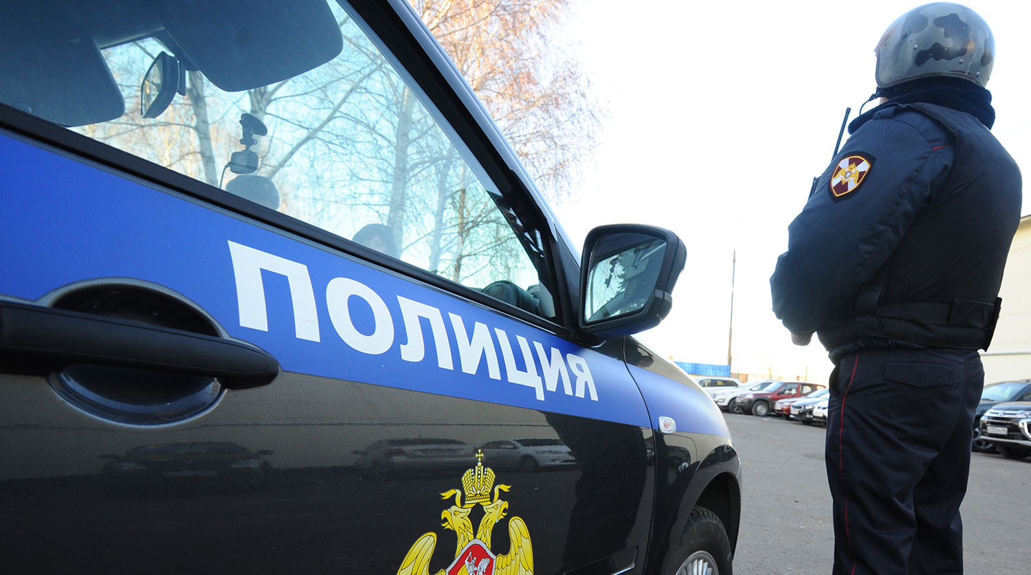 В Петербурге бывший преподаватель полицейской академии распространял порно с 16-летней ученицей