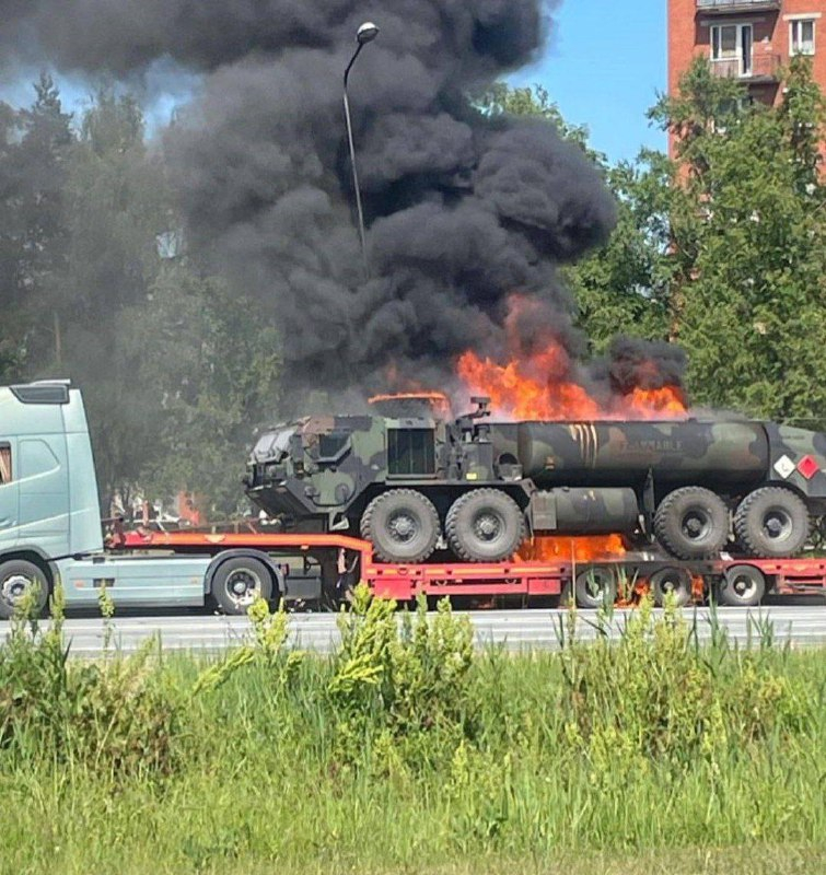В Латвии неизвестный совершил поджог бензовоза НАТО