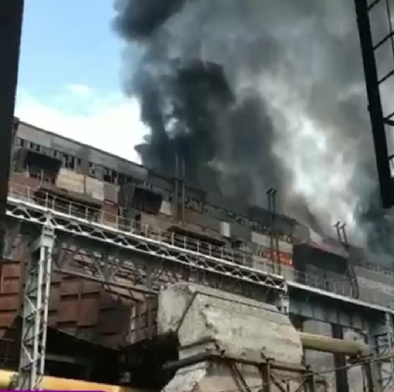 На Новочеркасской ГРЭС в Ростовской области произошел пожар — со станции поднимается черный столб дыма