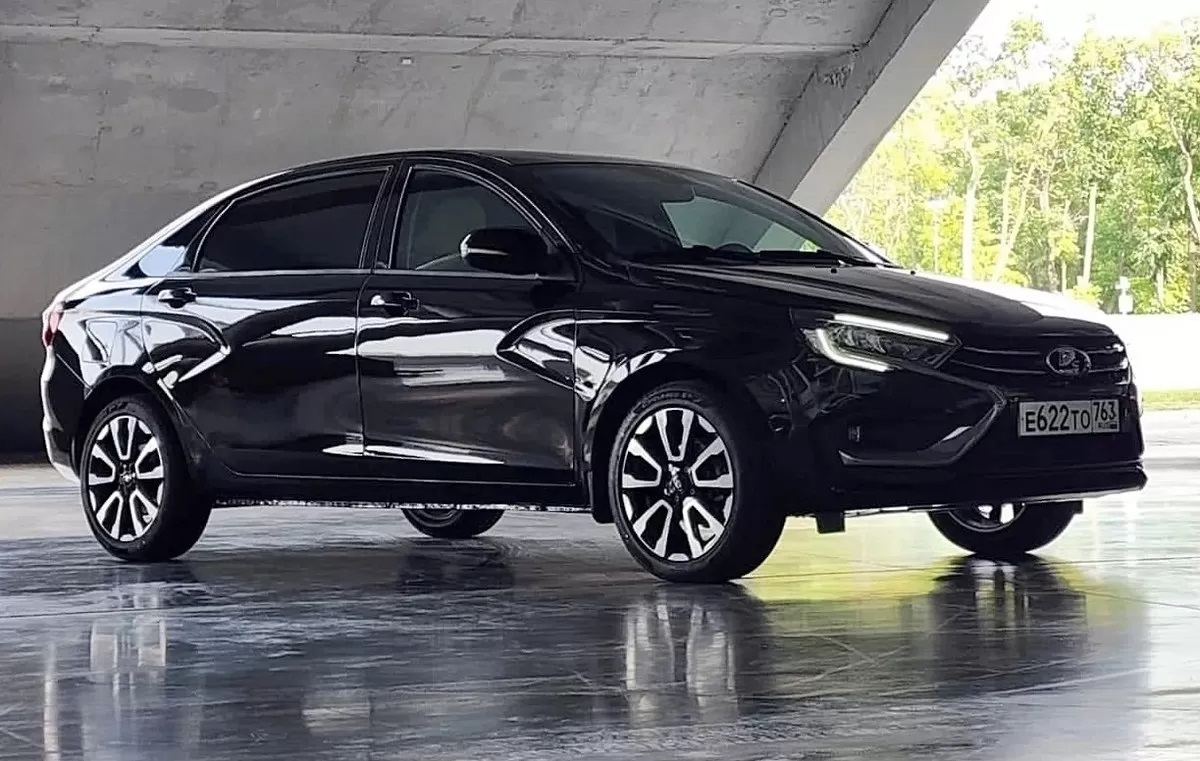 Герман Греф не смог завести новую LADA  Aura на ПМЭФ