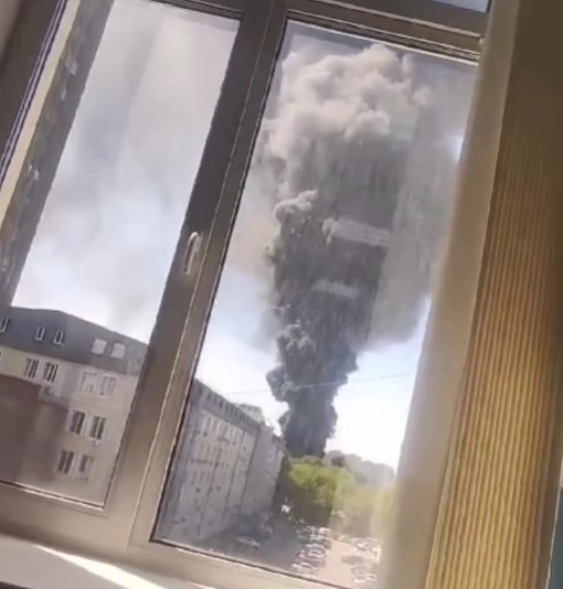 В Москве загорелась крыша завода на Рязанском проспекте