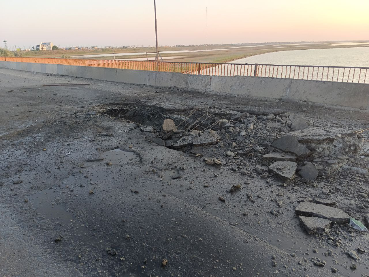 Чонгарский мост продолжают восстанавливать после удара ВСУ 