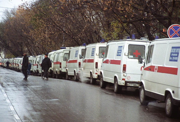 В Питере  90 школьников массово отравились после выпускного в ресторане