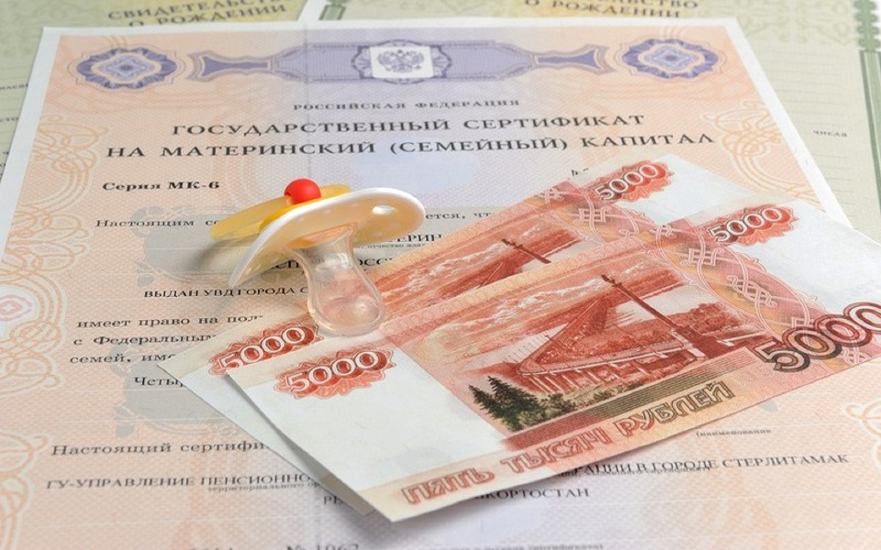 В следующем году работающим матерям увеличат размер пособия за уходом ребенка