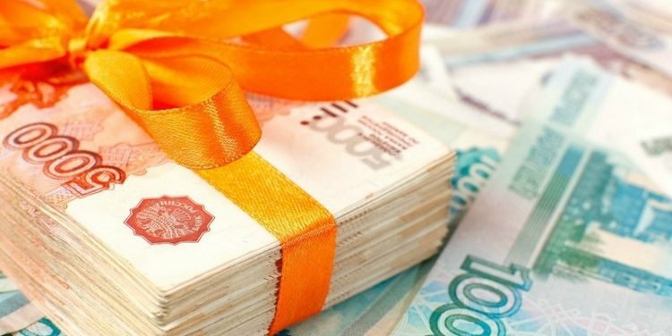 Чиновница на протяжении трех лет выписывала себе премии