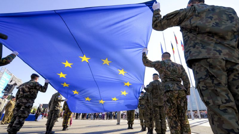 FT: ЕС допускает отправку военных миссий на Украину