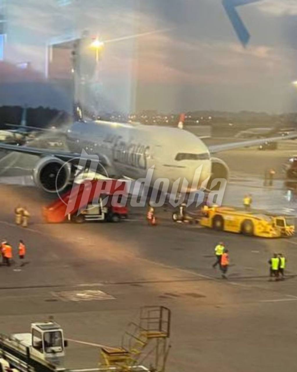 В питерском аэропорту загорелся самолет авиакомпании Emirates