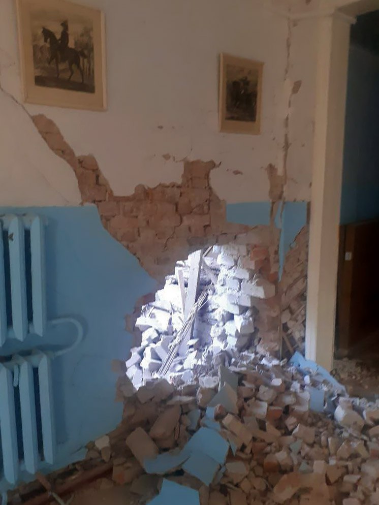Под обстрел ВСУ попала школа в Курской области