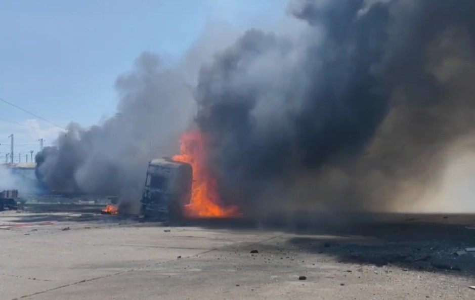 ВСУ обстреляли Ясиноватую - в городе начался сильный пожар