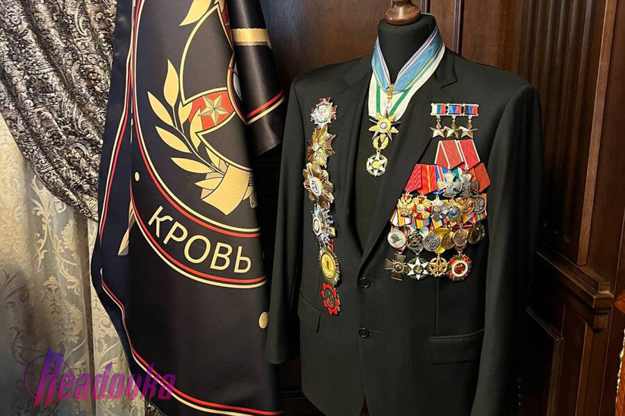 Специалист пояснил, что значат награды на пиджаке Пригожина
