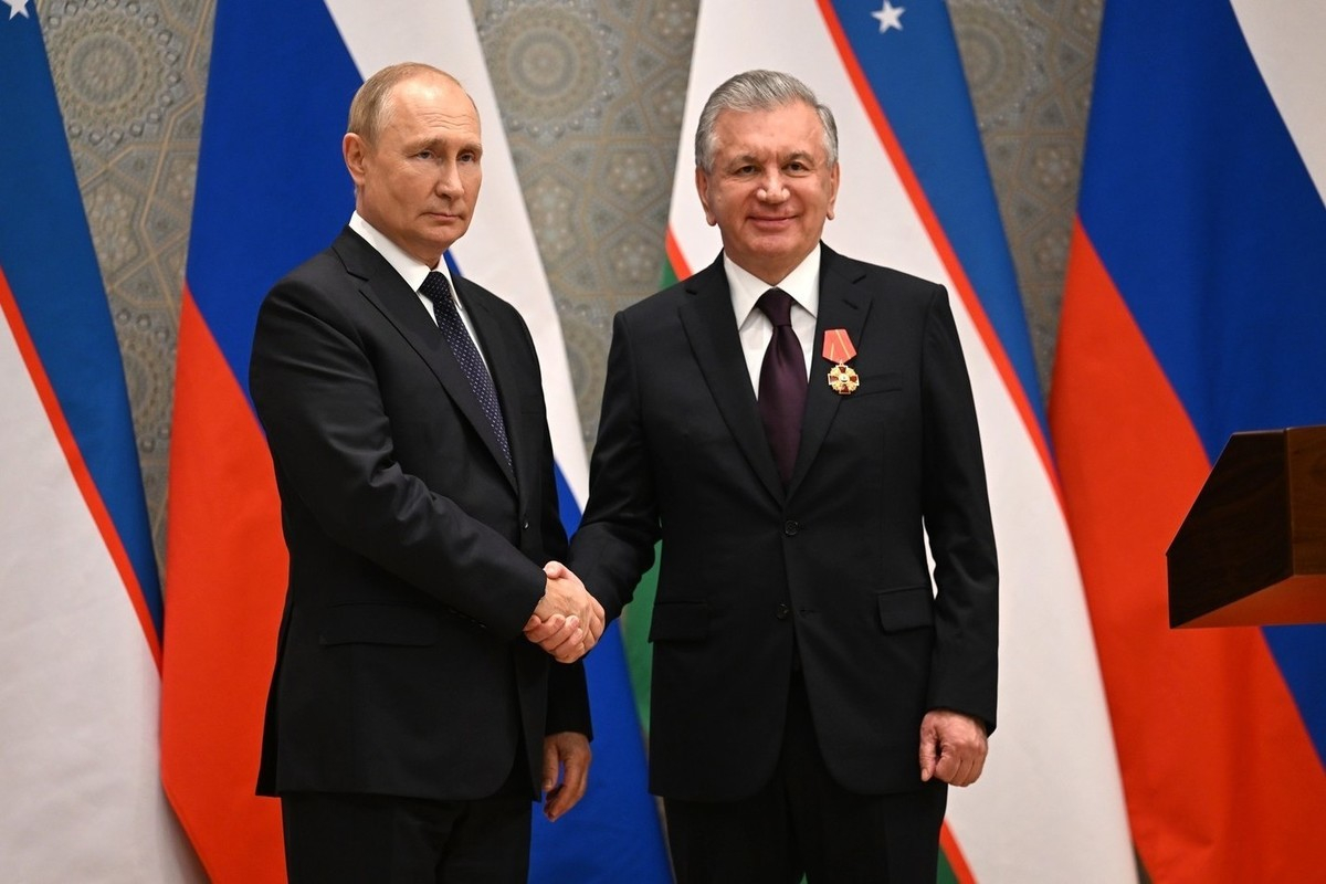 Путин поздравил Шавката Мирзиеева с переизбранием на пост Президента Узбекистана