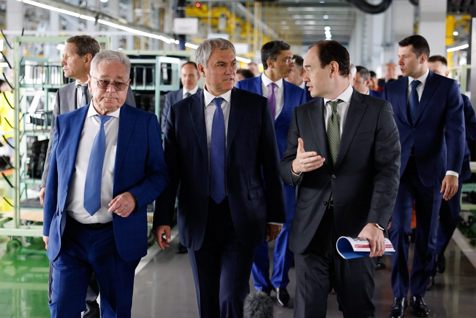 Володин призвал покупать автомобили у отечественного производителя