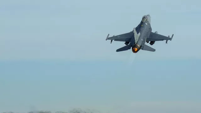 А разговоров-то было: Украина получит истребители F-16 не раньше 2024 года
